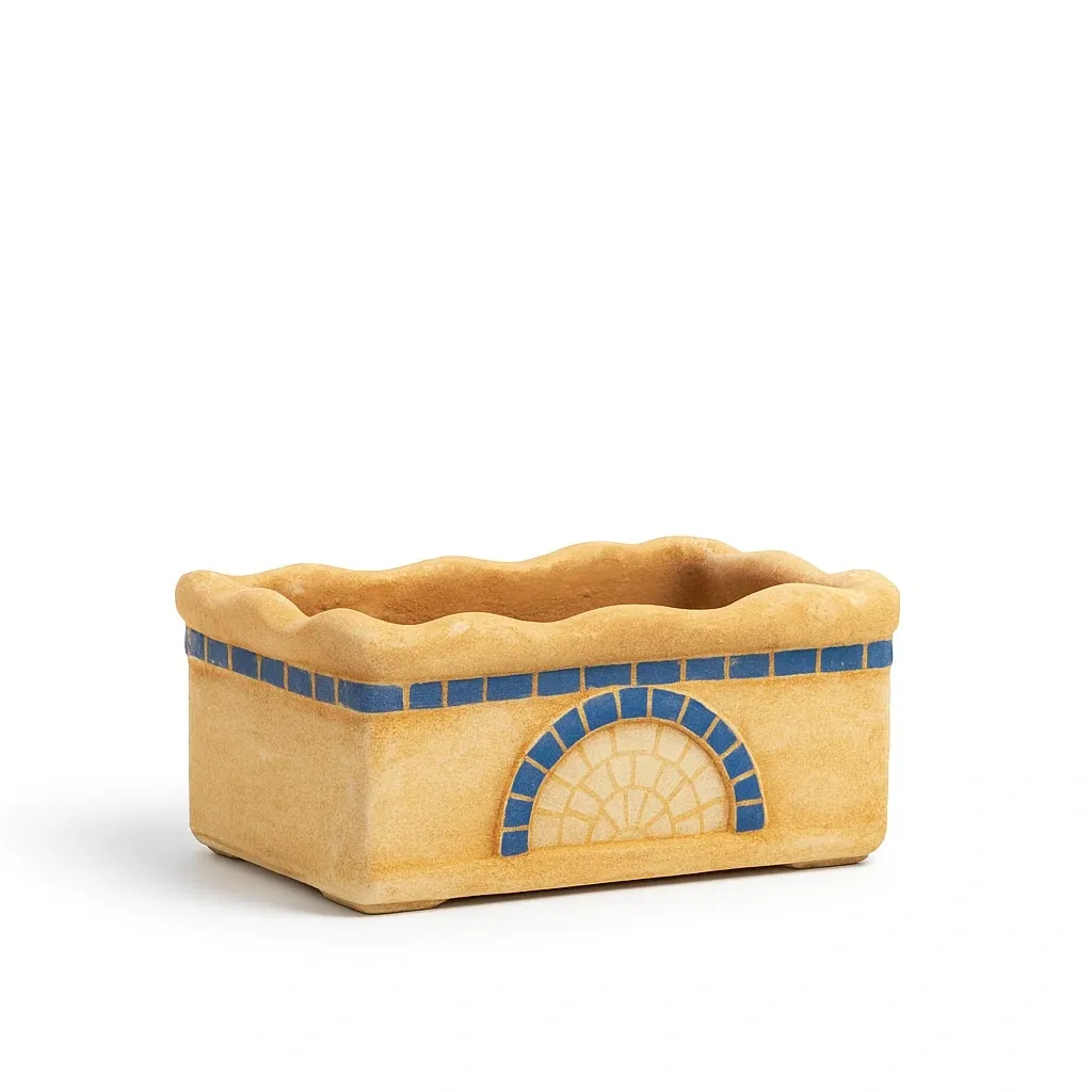 Fioriera da esterno rettangolare in terracotta gialla con dettagli blu
