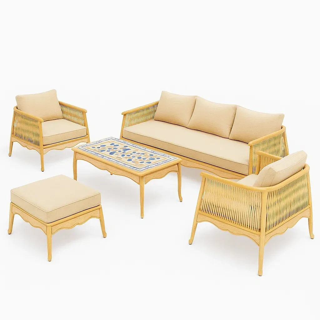 Set divano da esterno con divano in rattan e tavolino in ceramica beige