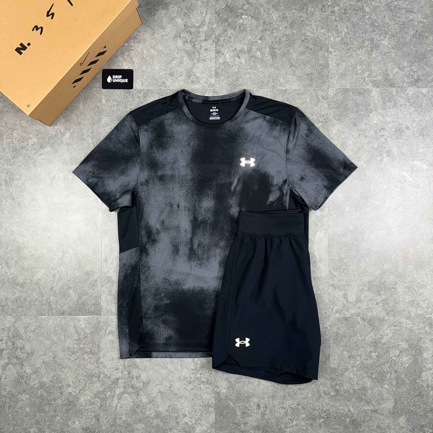UNDER ARMOUR SPEED STRIDE T-SHIRT BLACK & LAUNCH SPEEDPOCKET SHORTS SET