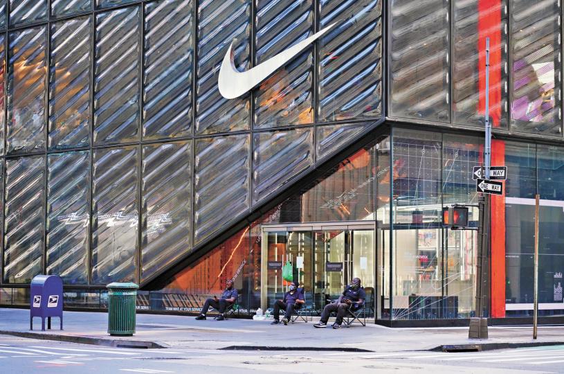 封锁重创耐克上季惨亏7.9亿| 多伦多| 加拿大中文新闻网- 加拿大星岛日报Canada Chinese News