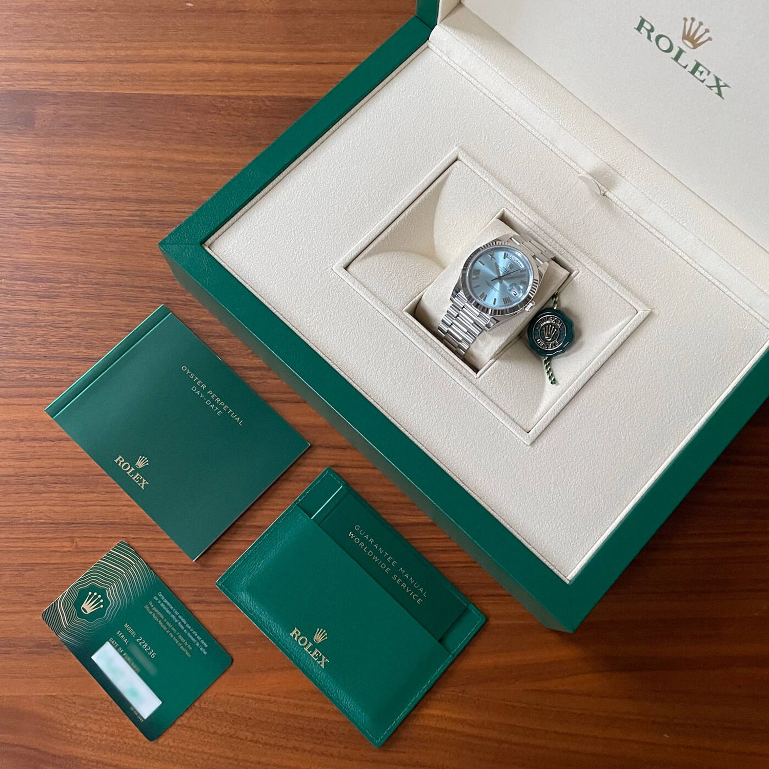 rolthtex Oyster Perpetual Day-Date President 40mm in Platinum with Ice-Blue Dial Men's Watch 228236-0012 Unworn