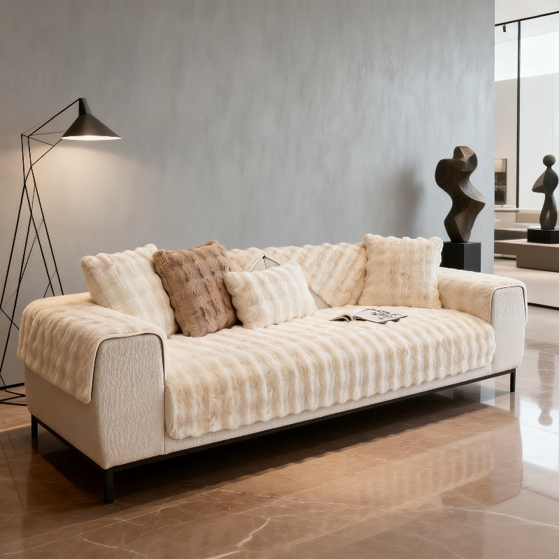 Dickes Sofakissen aus Kaninchenplüsch