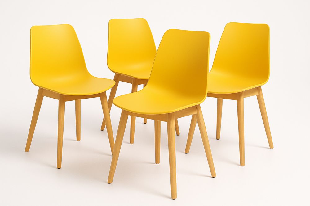 Neljä ruokatuolia keltaisella polypropeeni-istuimella ja puujaloilla-lumiaurorahaven