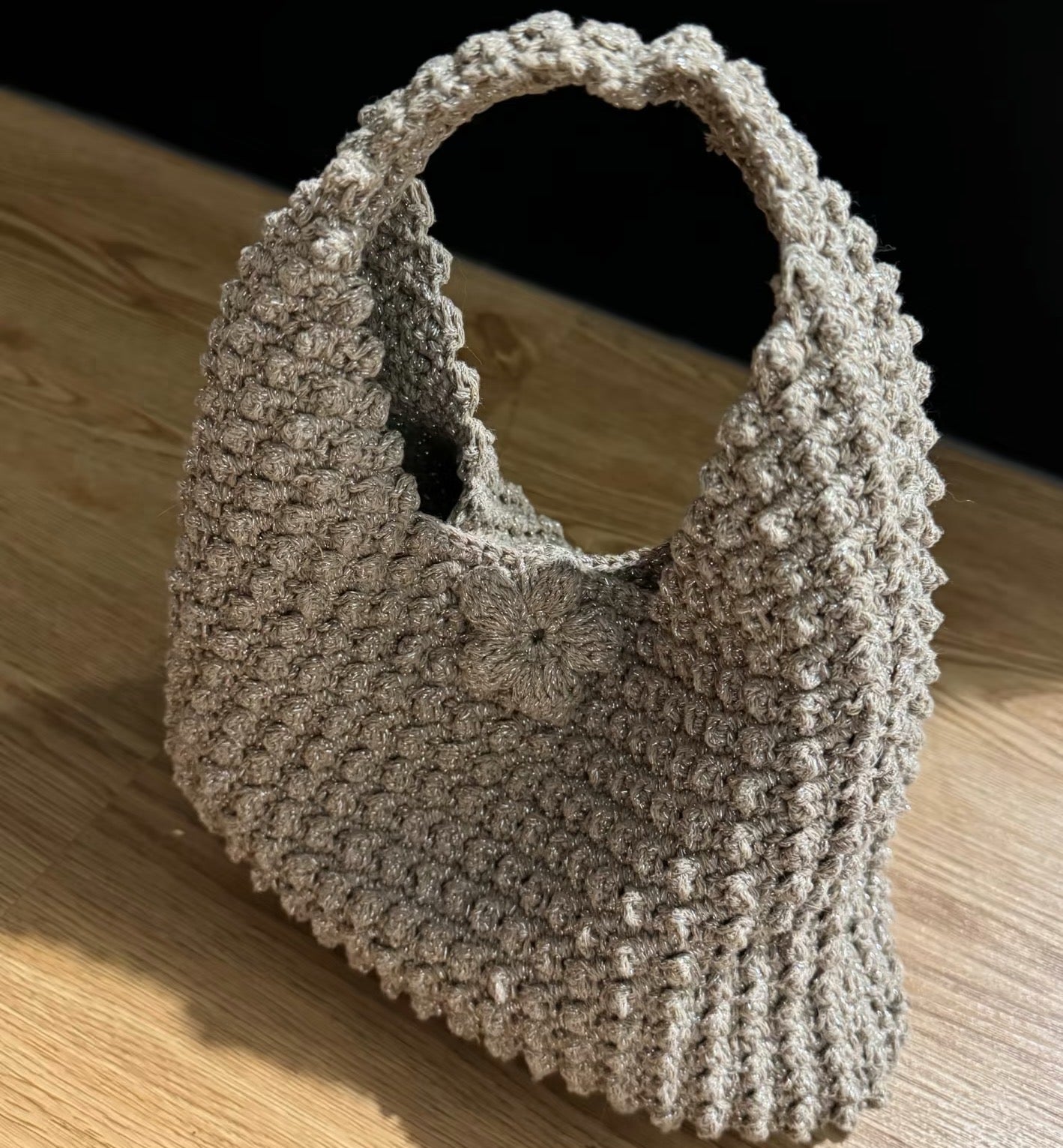 Shiny woven bag