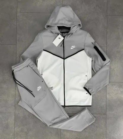 Conjunto Tech Fleece Image - 1