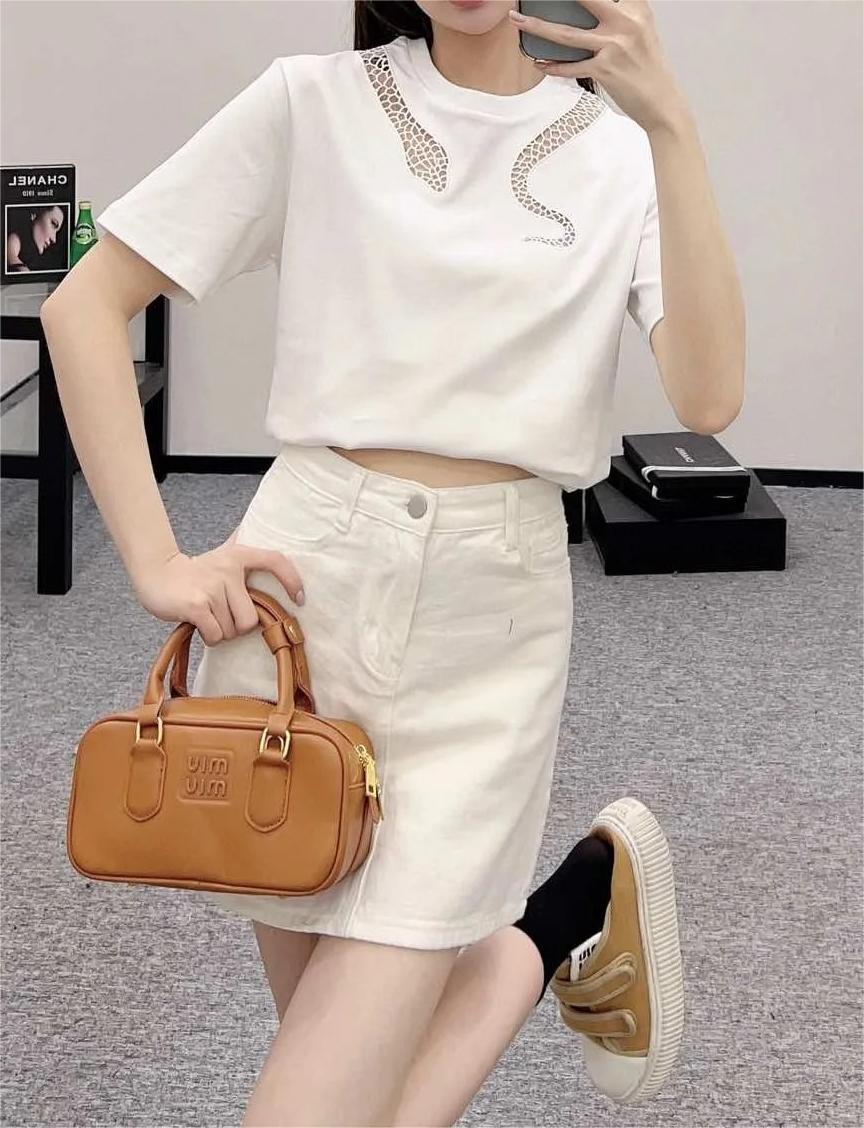 CHLO25SS White Snake Print Crew Neck T-Shirt