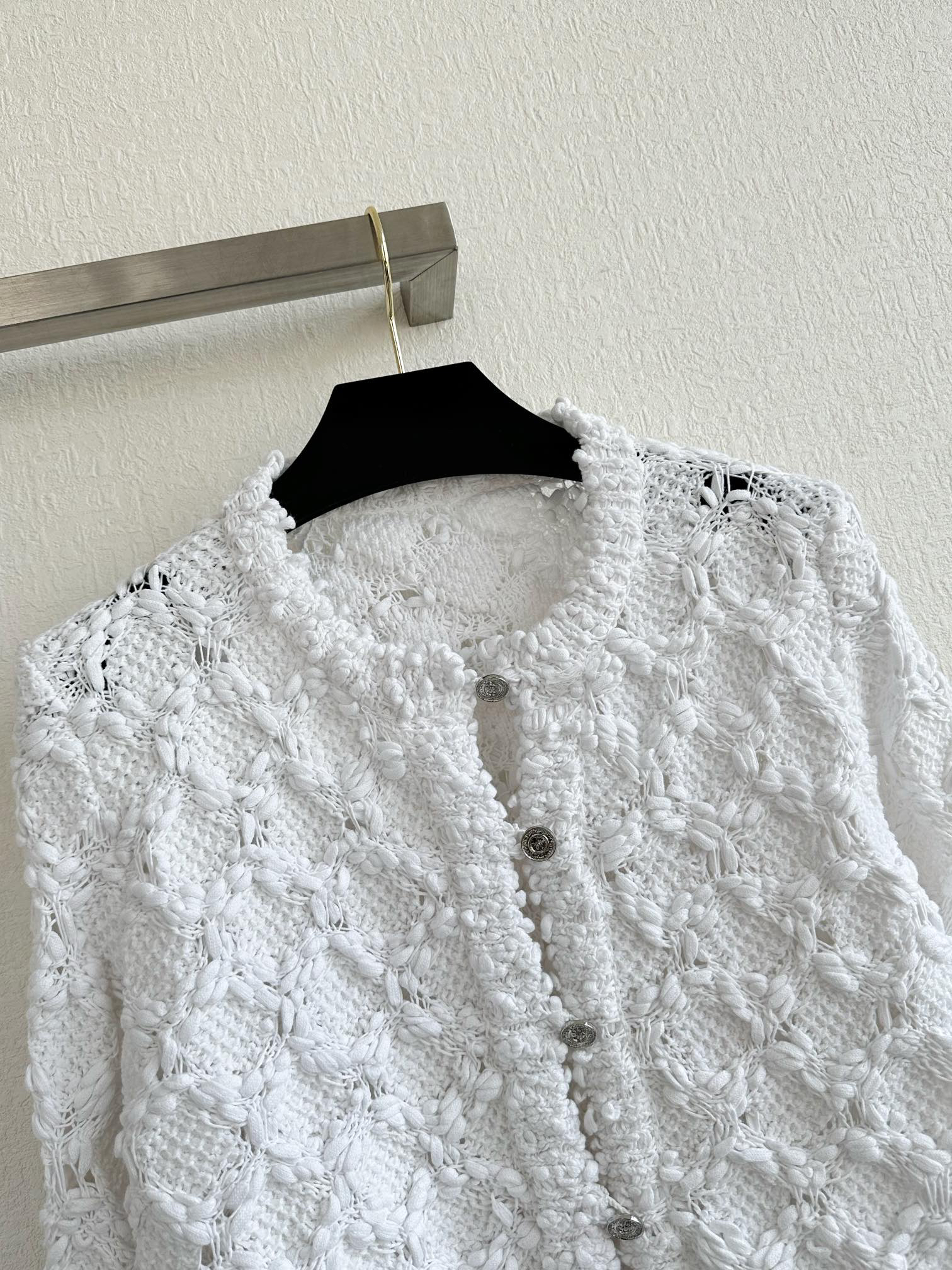 CHANE25SS Short Knit Sweater