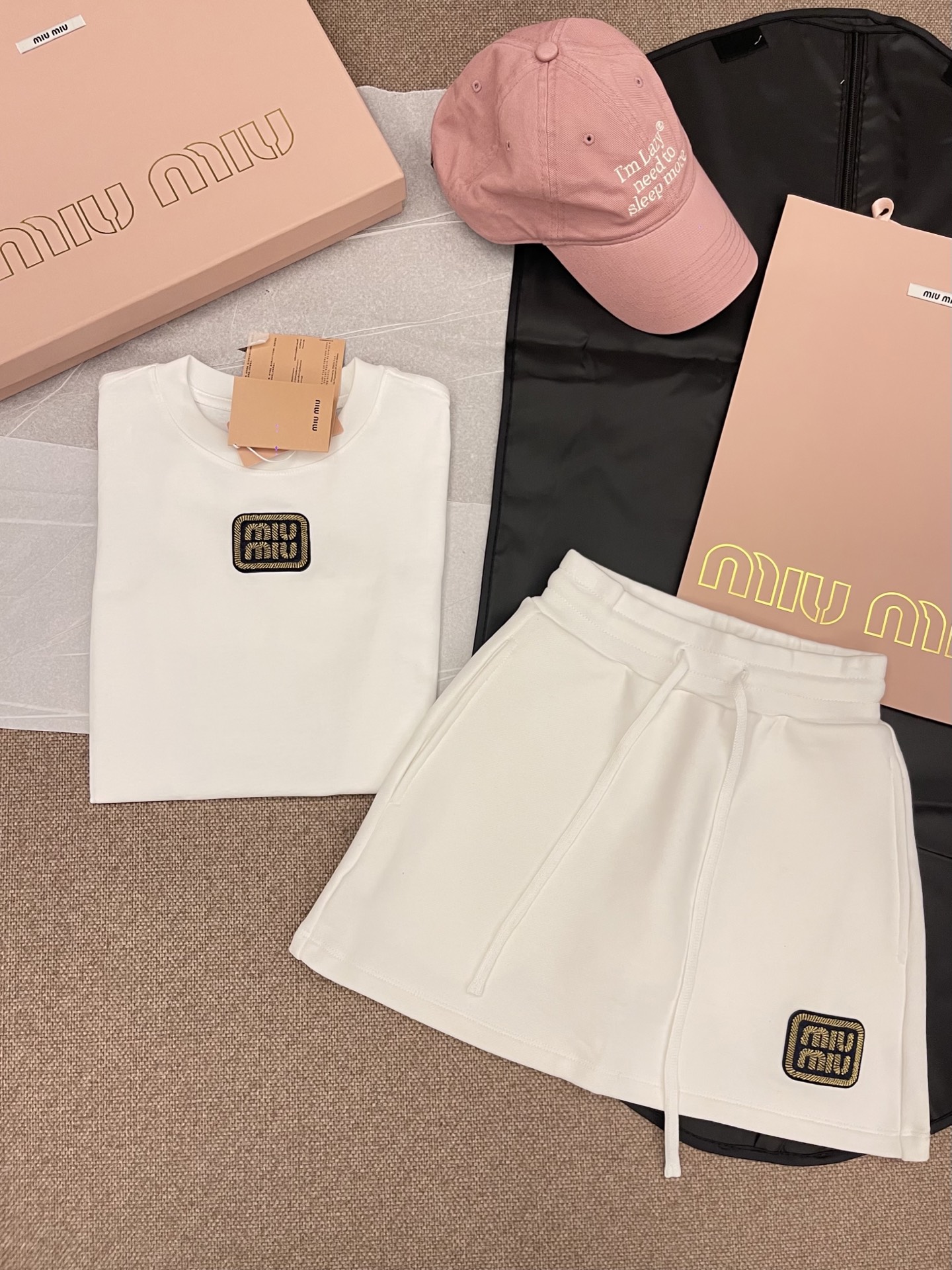 MIU25SS Gold Embroidered Monogram Set