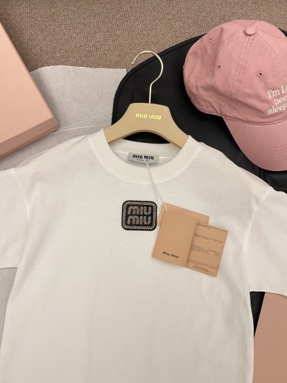 MIU25SS Gold Embroidered Monogram Set