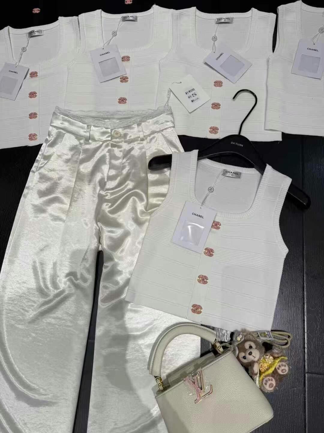 CHNEL knitted undershirt