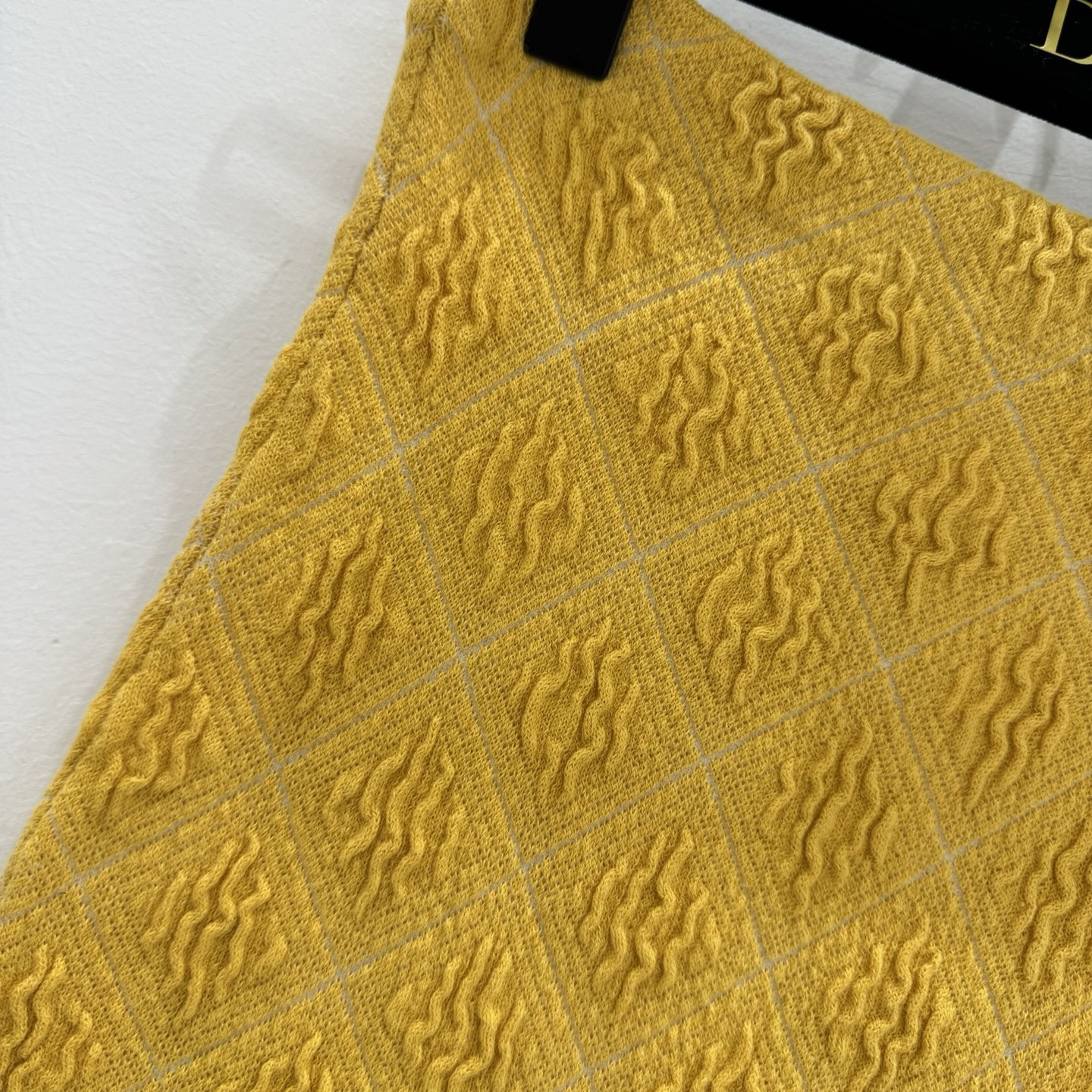 P diamond plaid wood earring knit wrap skirt