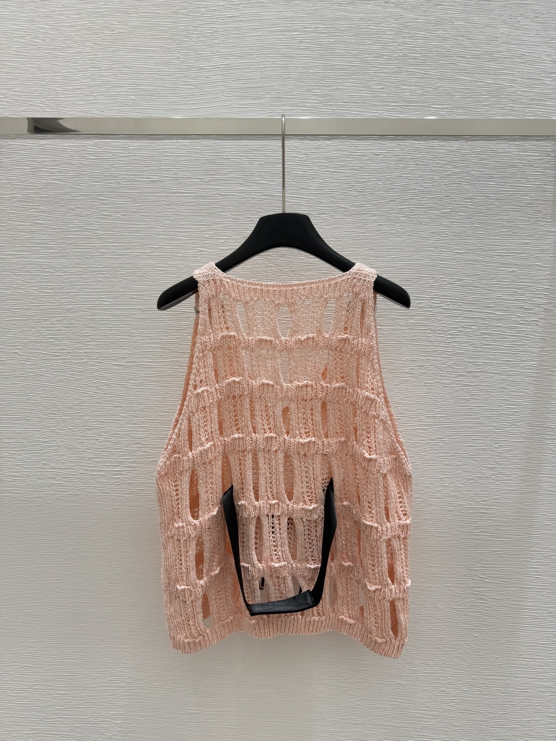 CHANE25SS V-neck cut-out knit vest