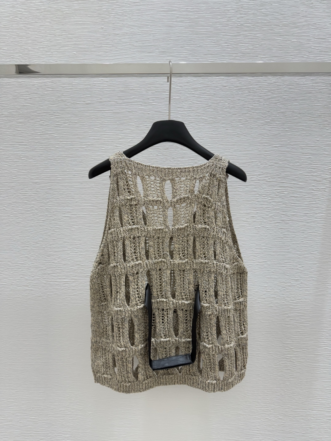 CHANE25SS V-neck cut-out knit vest