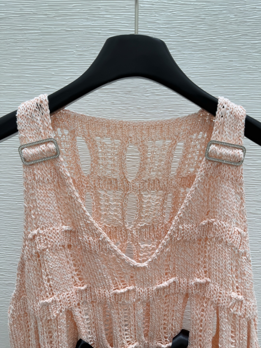 CHANE25SS V-neck cut-out knit vest