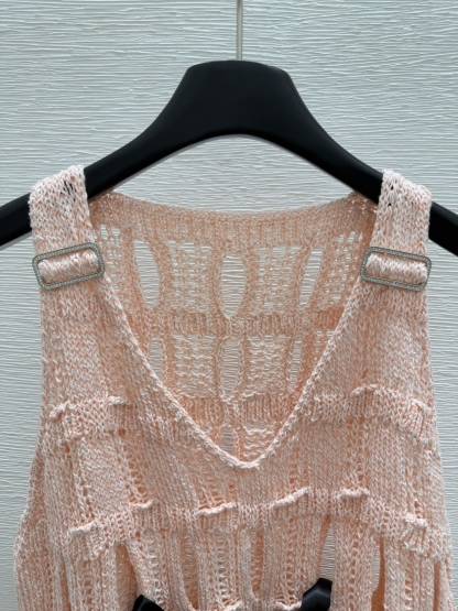 CHANE25SS V-neck cut-out knit vest