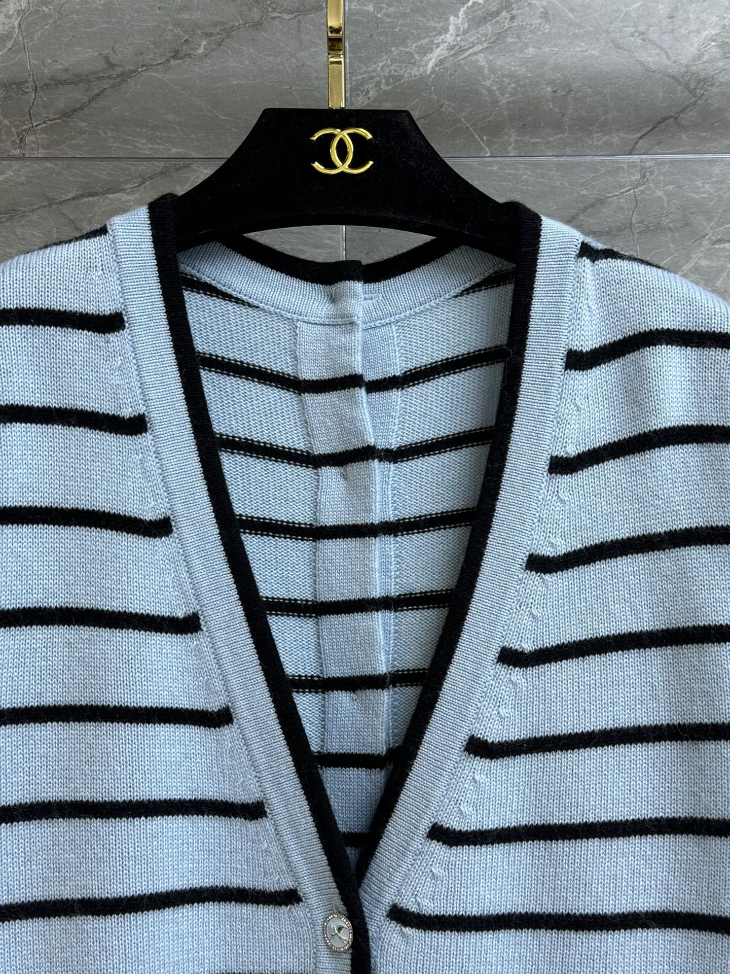 CHANE25SS Striped V-Neck Cardigan