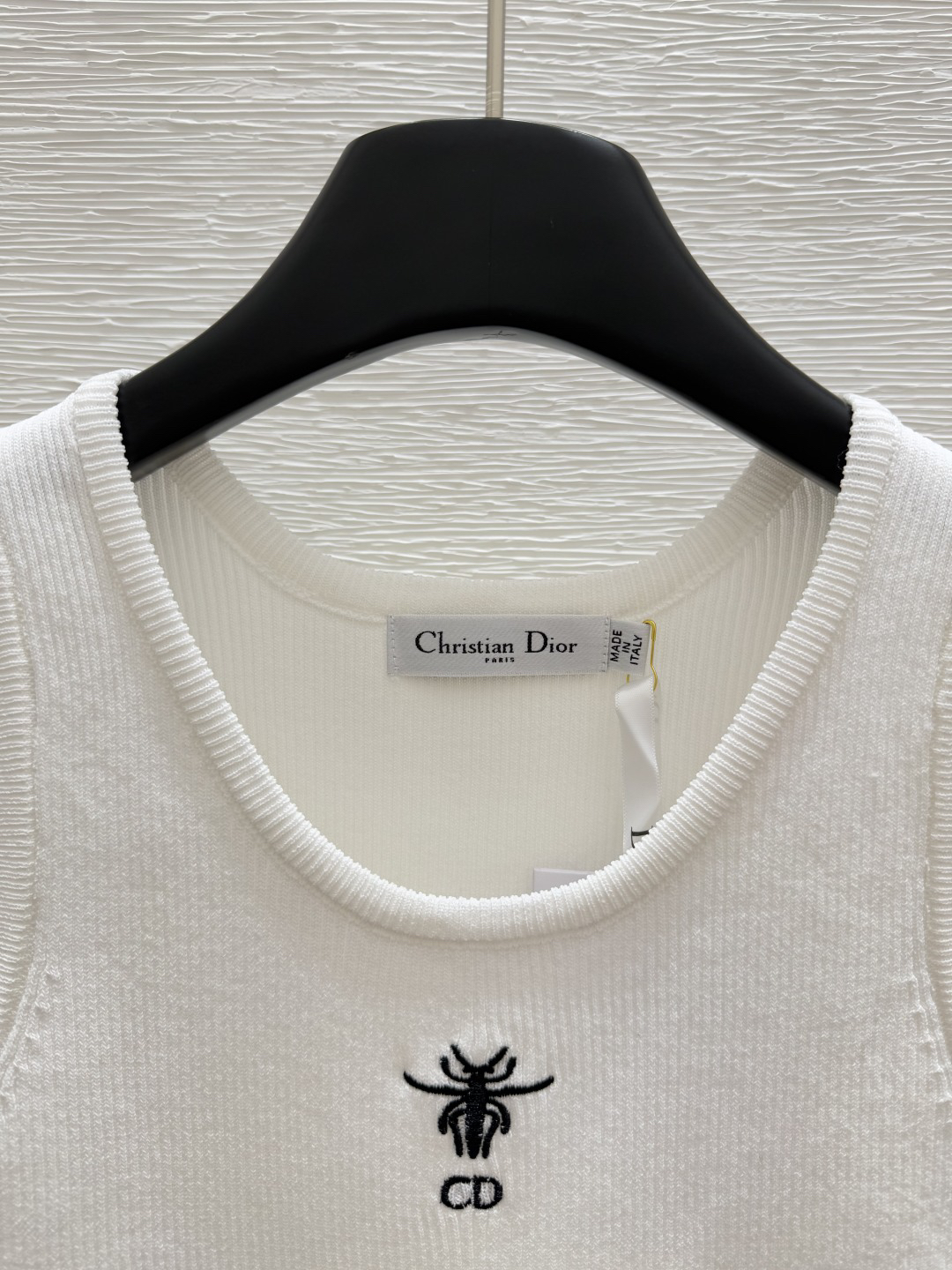 DIO25SS Crew Neck Colour Clash Embroidery Knitted Vest