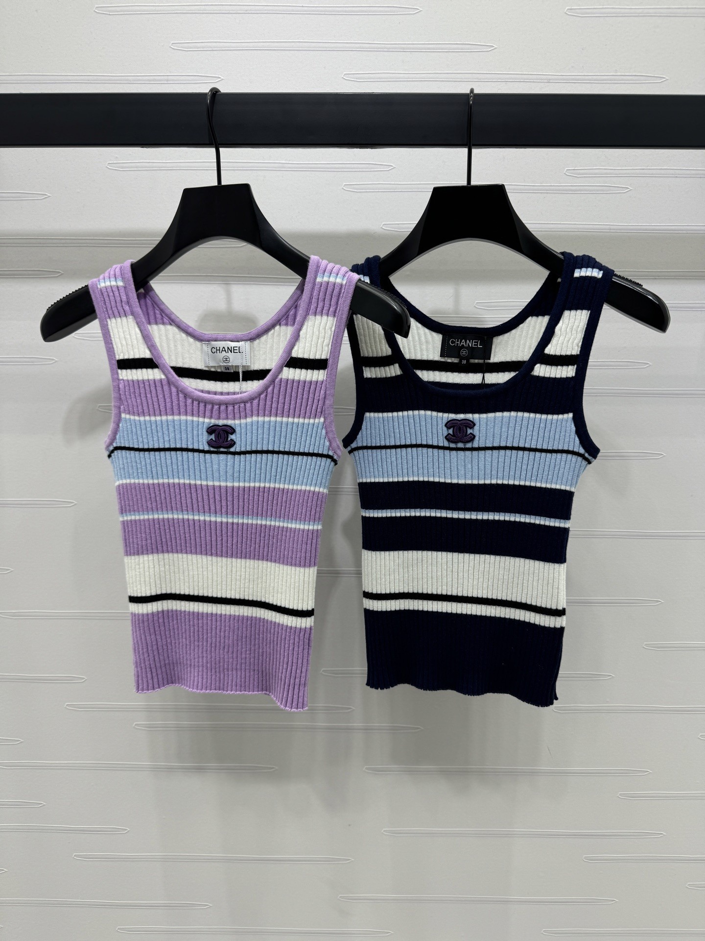 CHANE25SS Striped Knit Vest