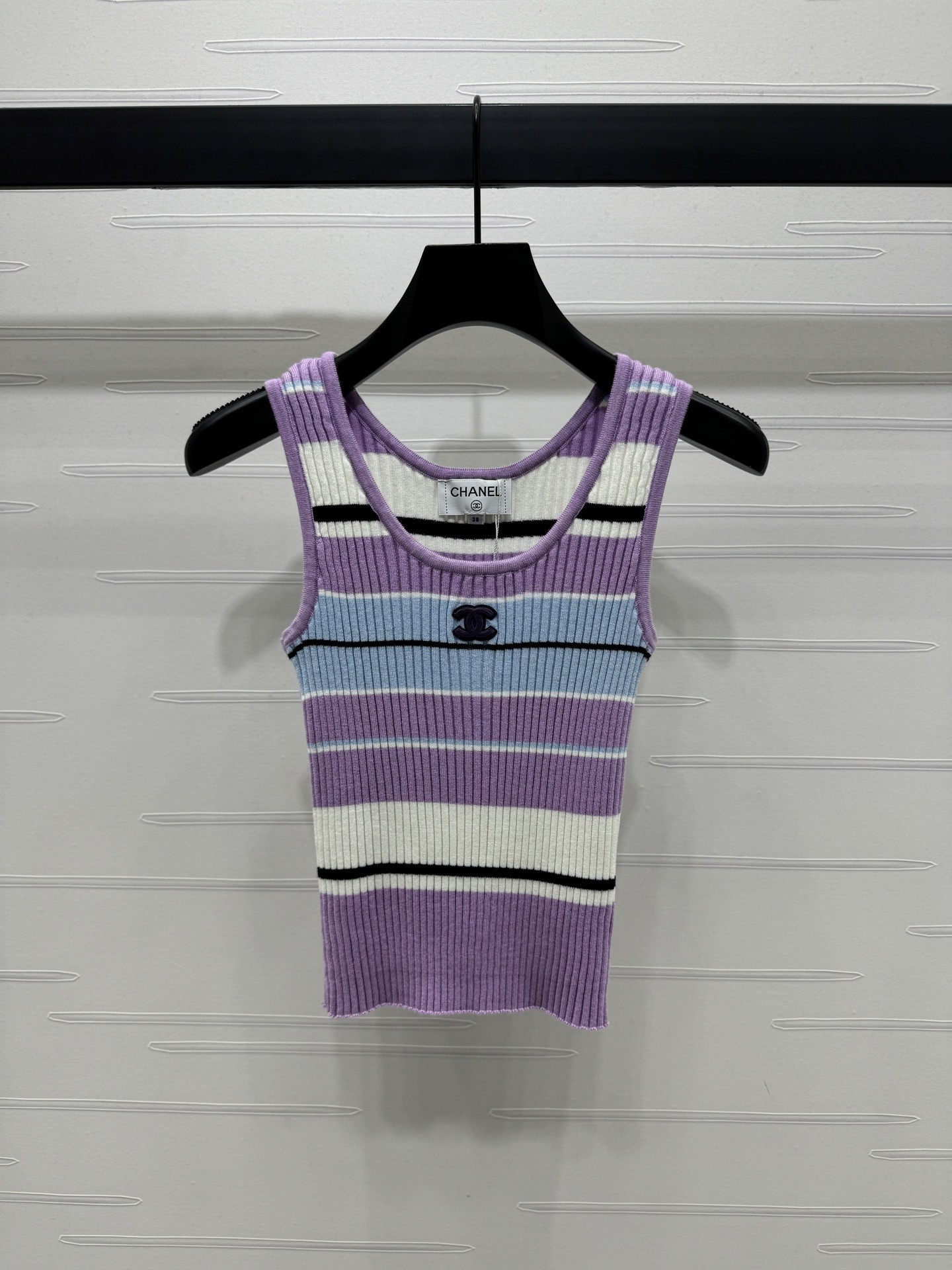 CHANE25SS Striped Knit Vest