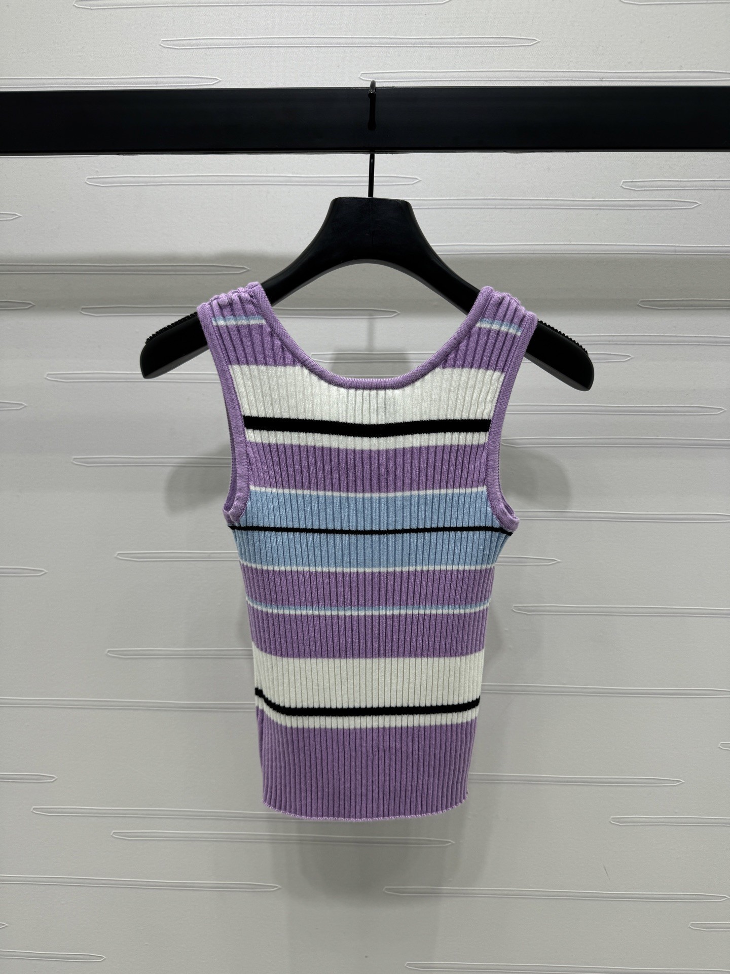 CHANE25SS Striped Knit Vest