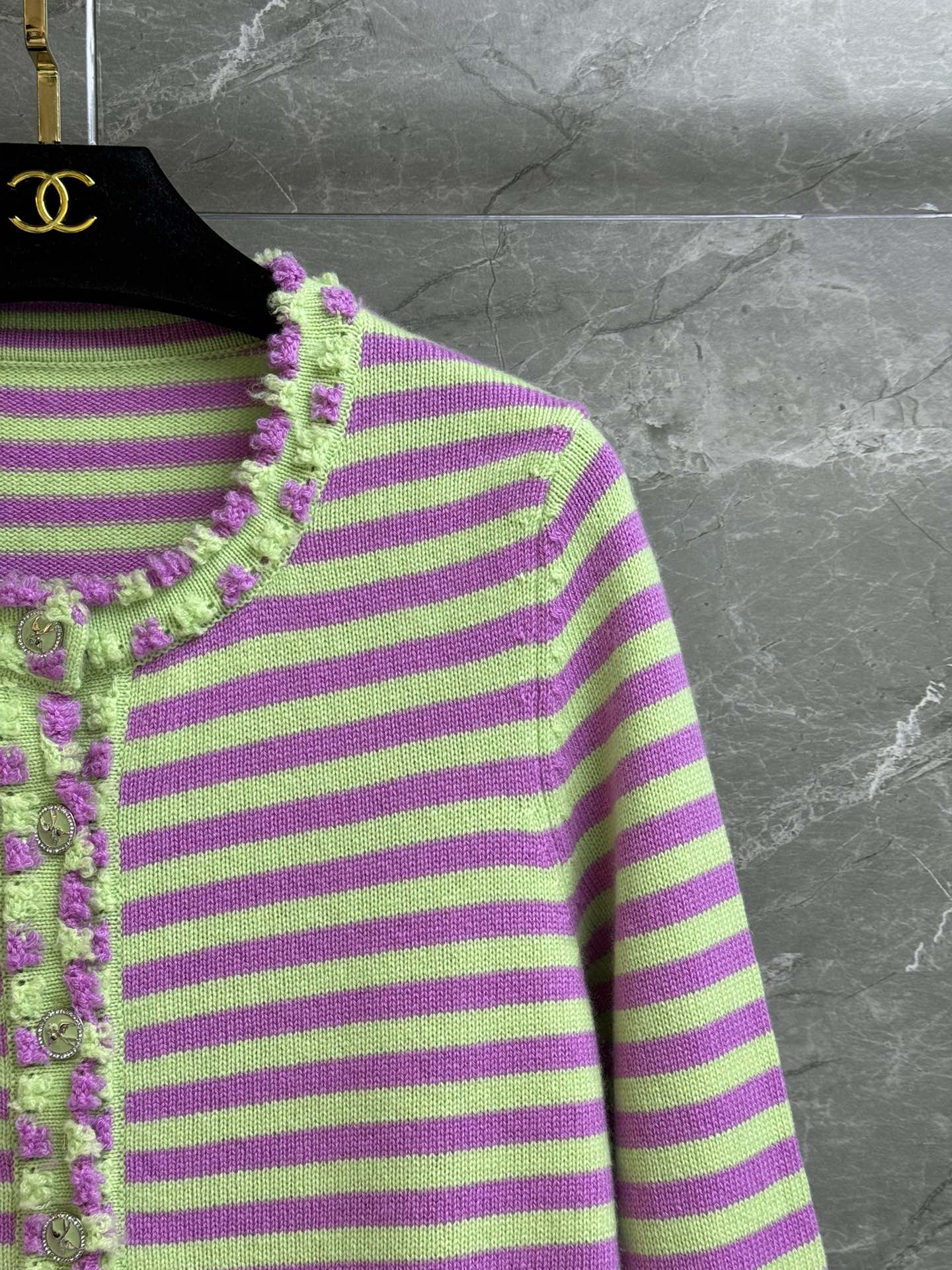 CHANE25SS Colorblocked Striped Cardigan
