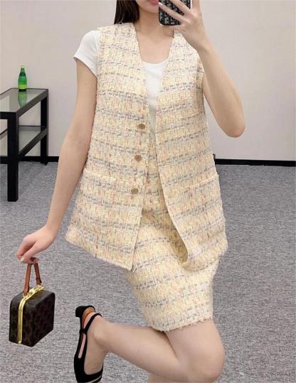 CHANE25SS yellow tweed vest