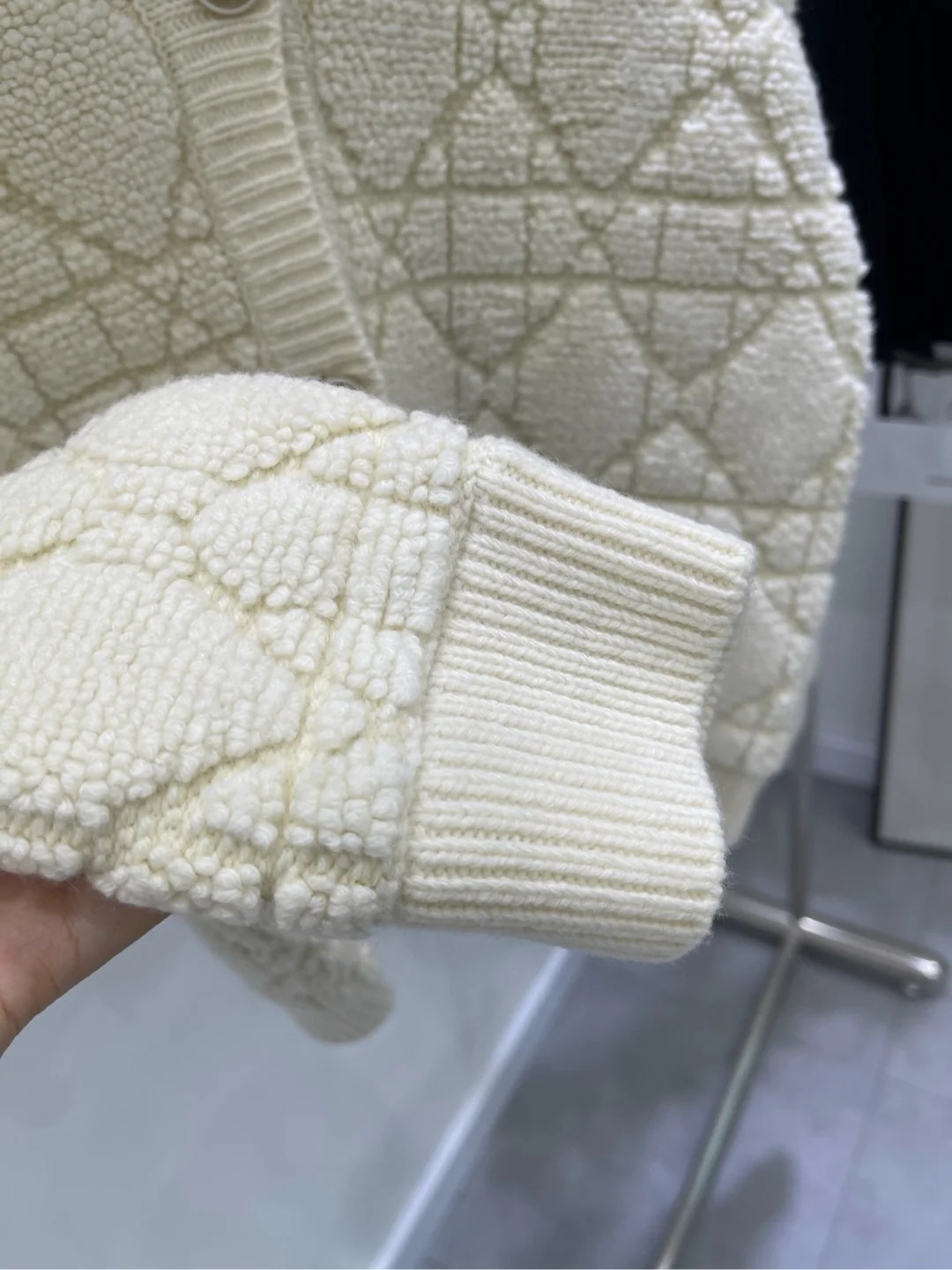 DIO White Rattan Check Navy Collar Cardigan