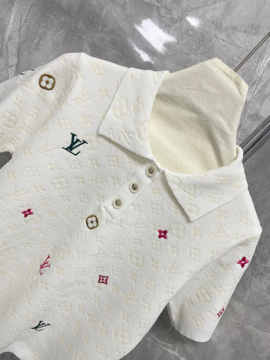 Louis Vuit25SS Embroidered Embossed Textured Lapel T-Shirt