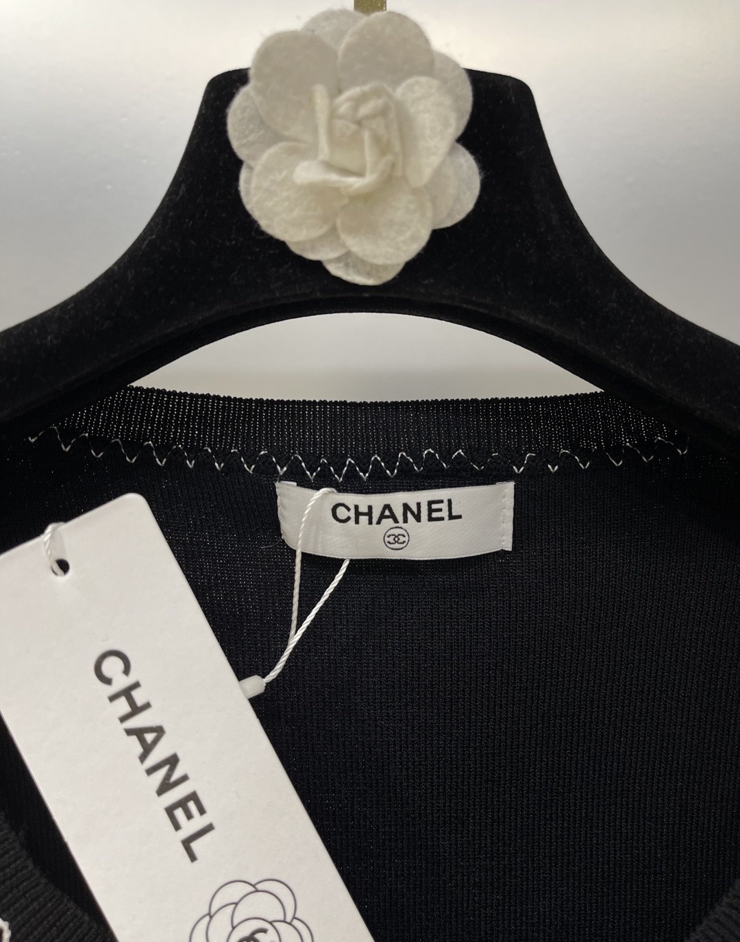 XX Wave edge knitted vest in 2 colors