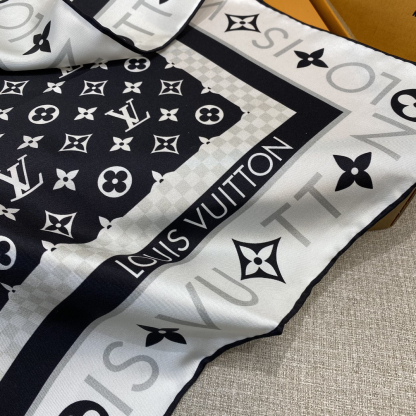 LU90cm Lustre Jacquard Mulberry Silk Square Towel