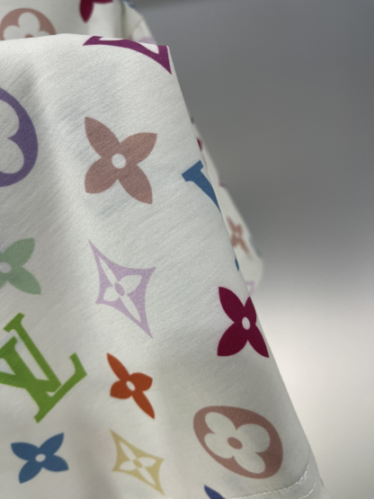 LU25SS Four Leaf Clover Letter Print Chain T-Shirt