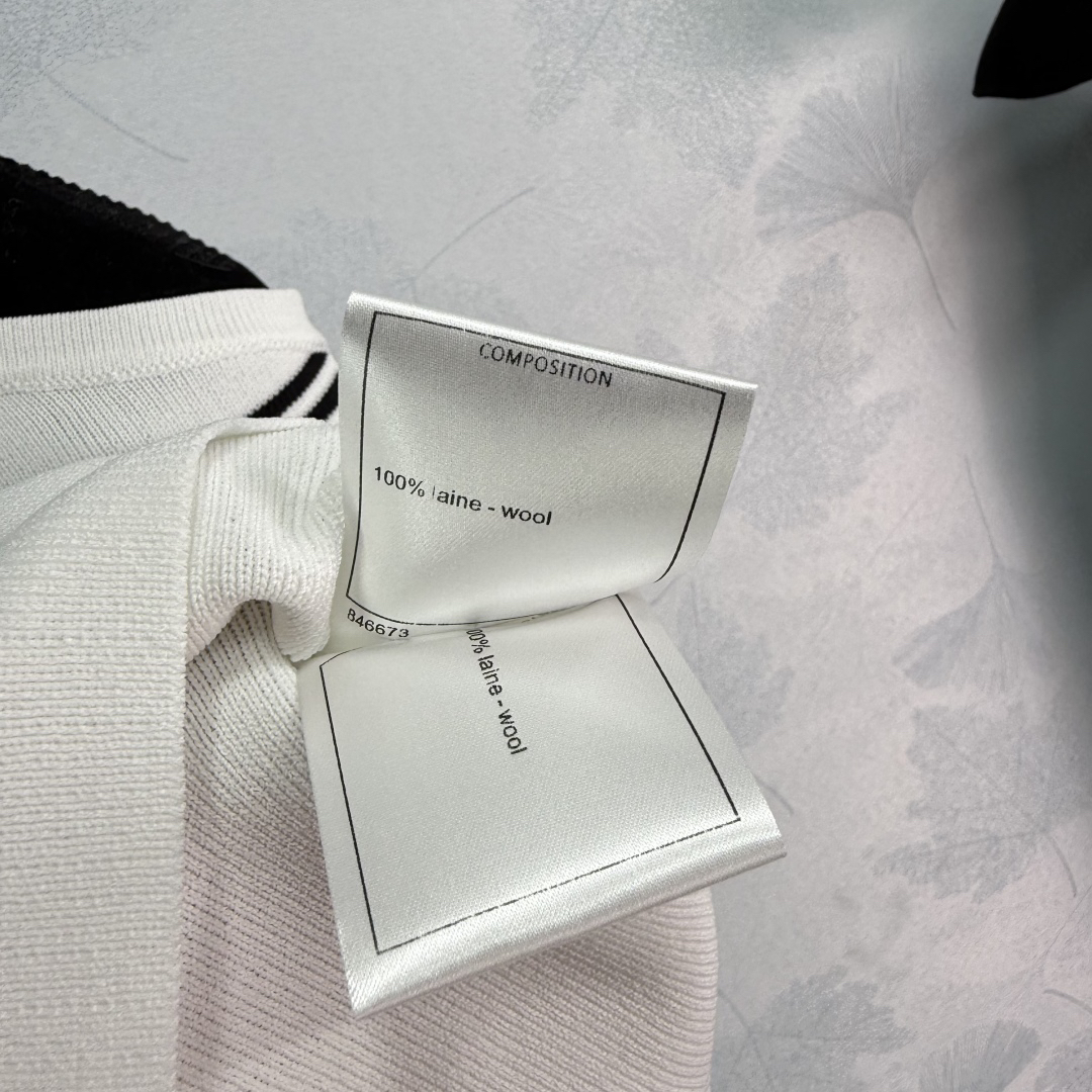 CHANE25SS Striped Knit Vest