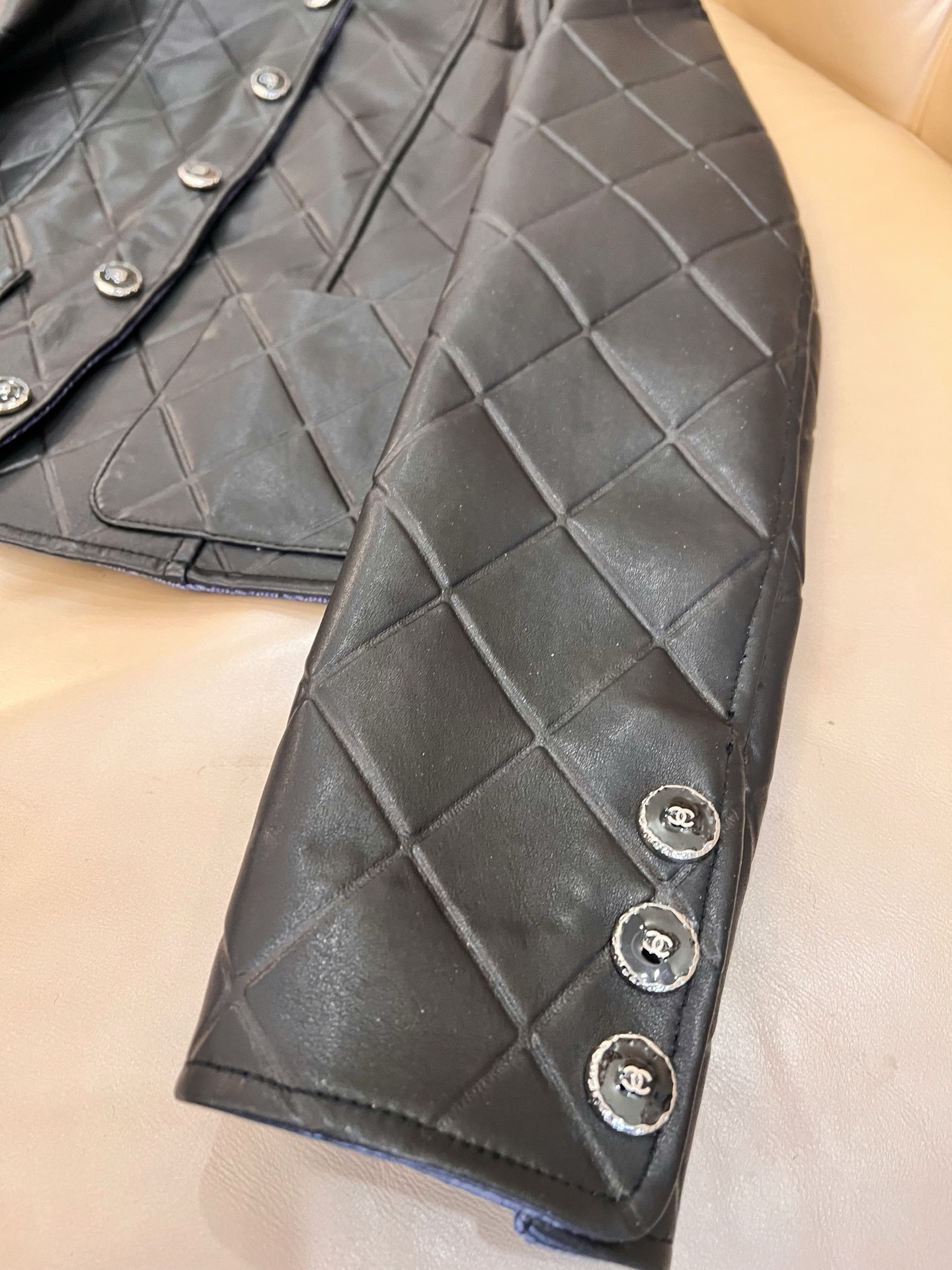 CHANE25SS diamond-print leather jacket