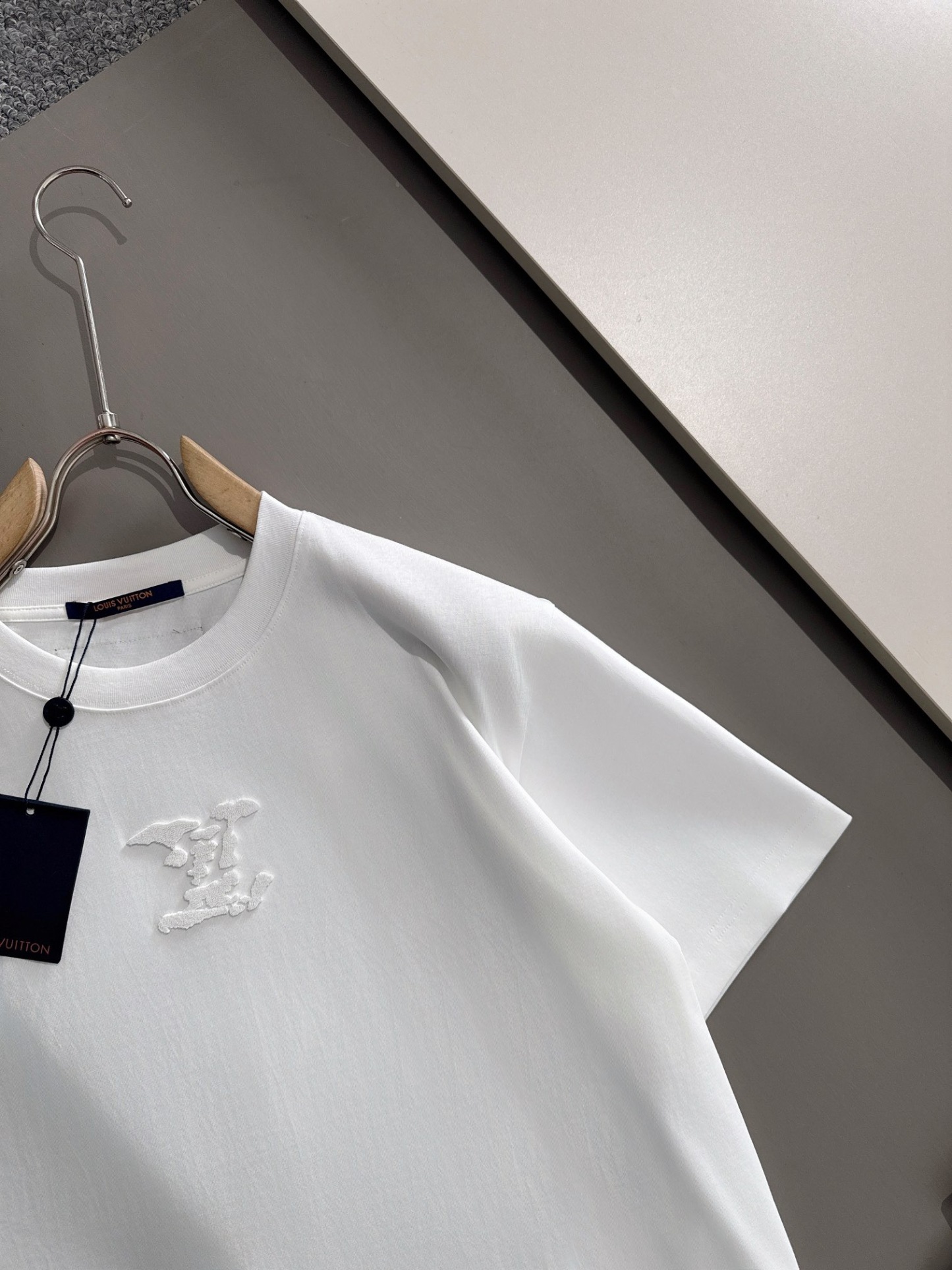 1V short-sleeved shirt