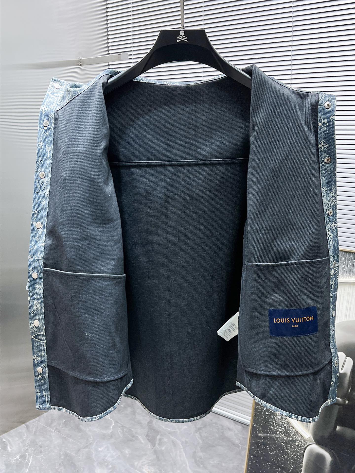 1V Removable denim sleeves for two jackets