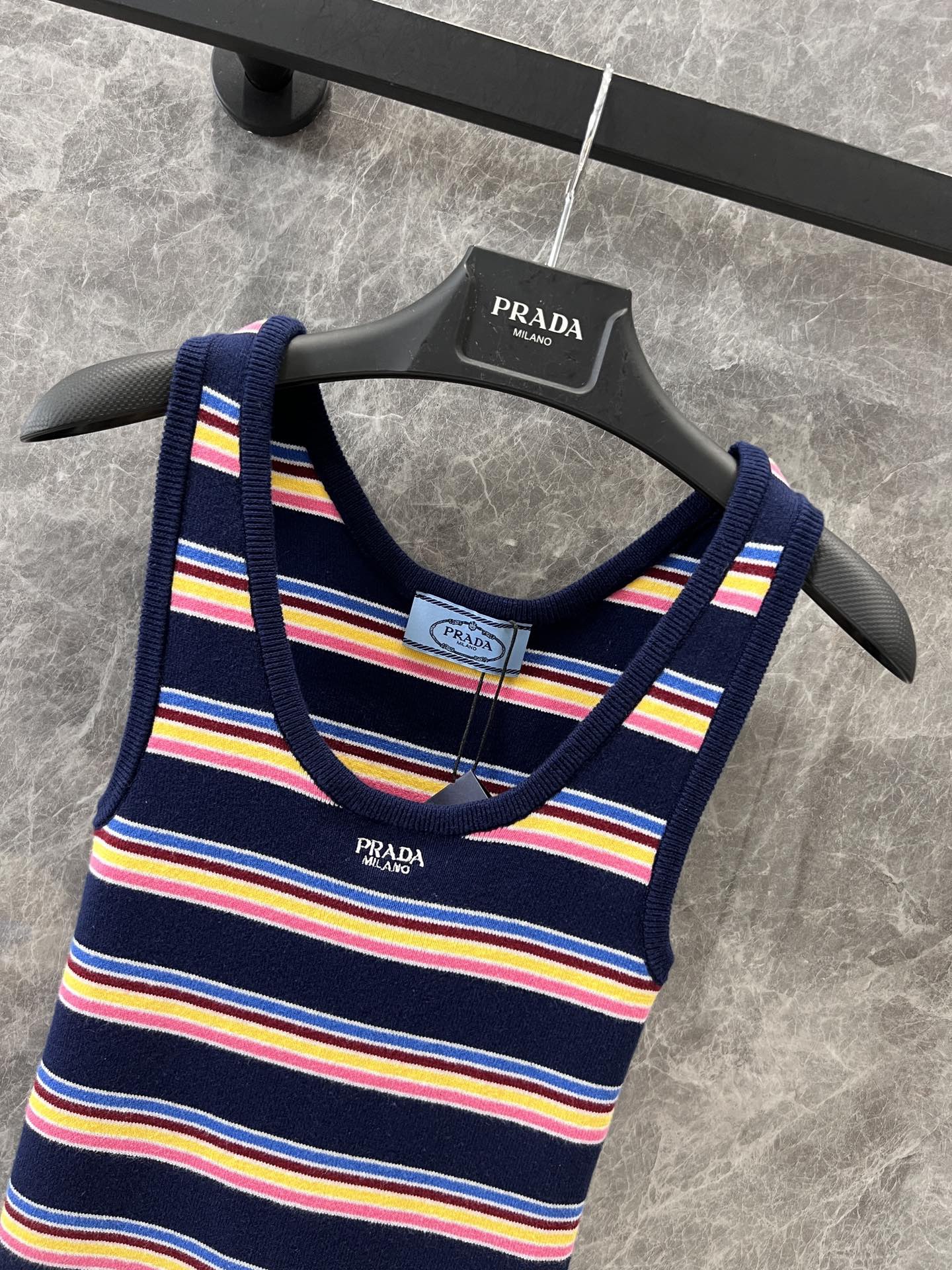 PLD V-neck color stripe knitted sling