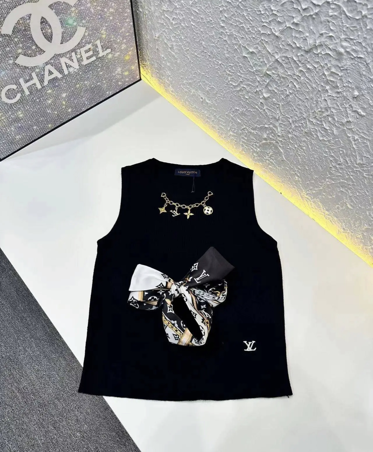 1V Silk scarf knitted vest