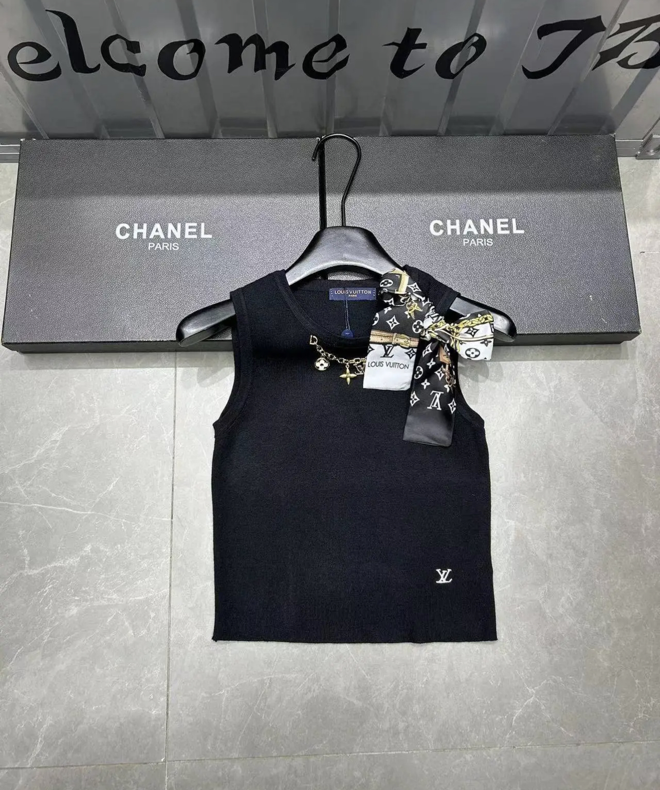 1V Silk scarf knitted vest