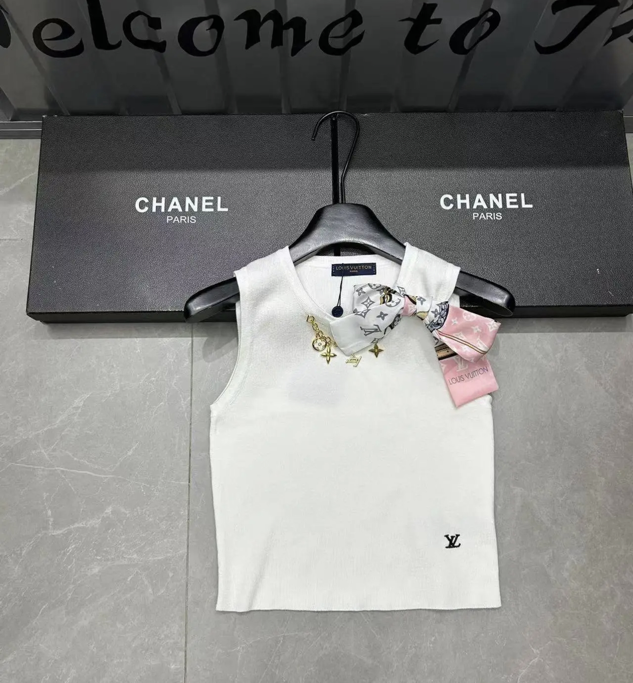 1V Silk scarf knitted vest