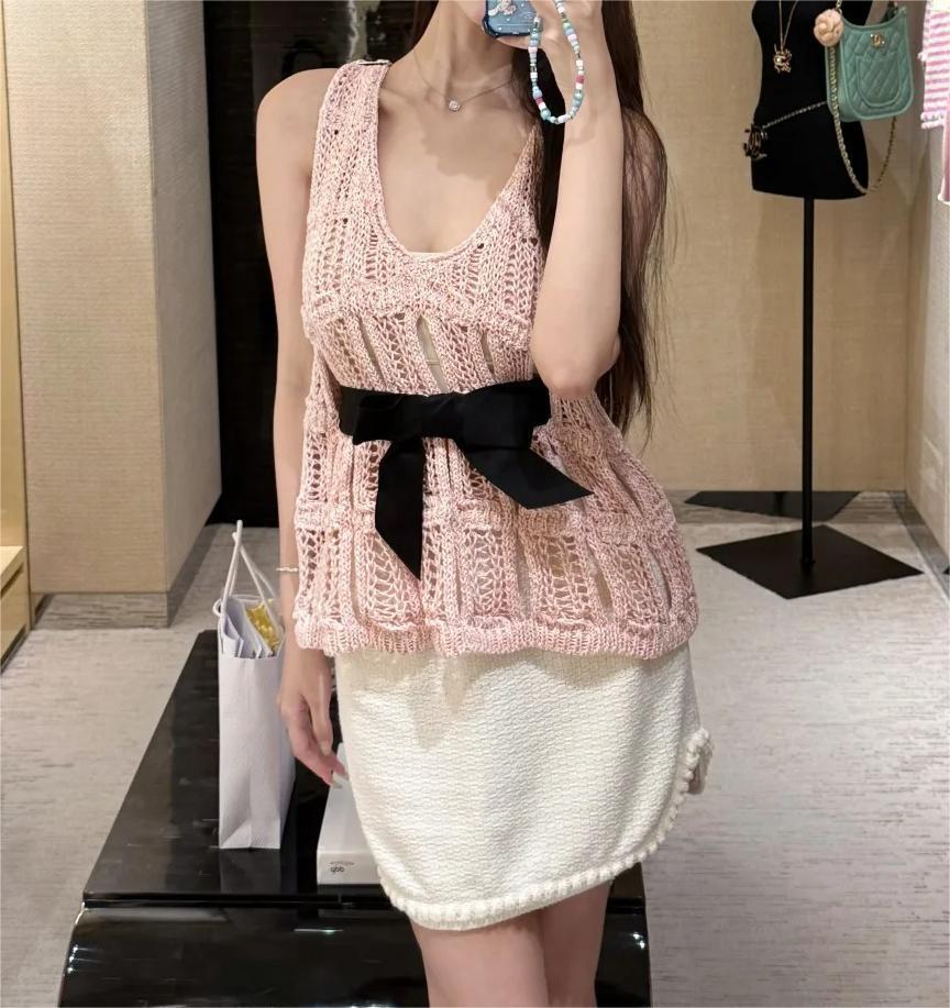 CHANE25SS V-neck cut-out knit vest