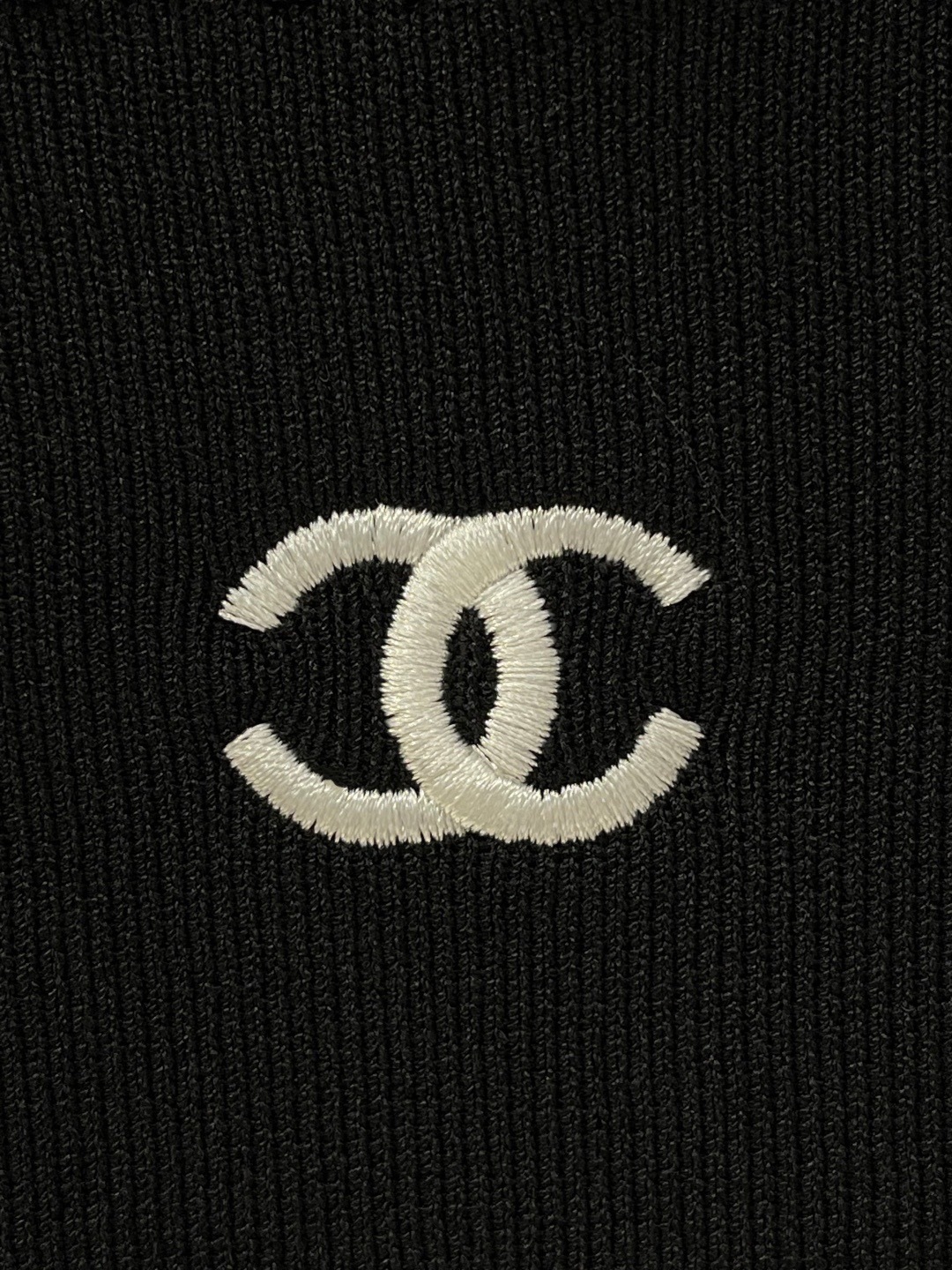 XX Wave edge knitted vest in 2 colors