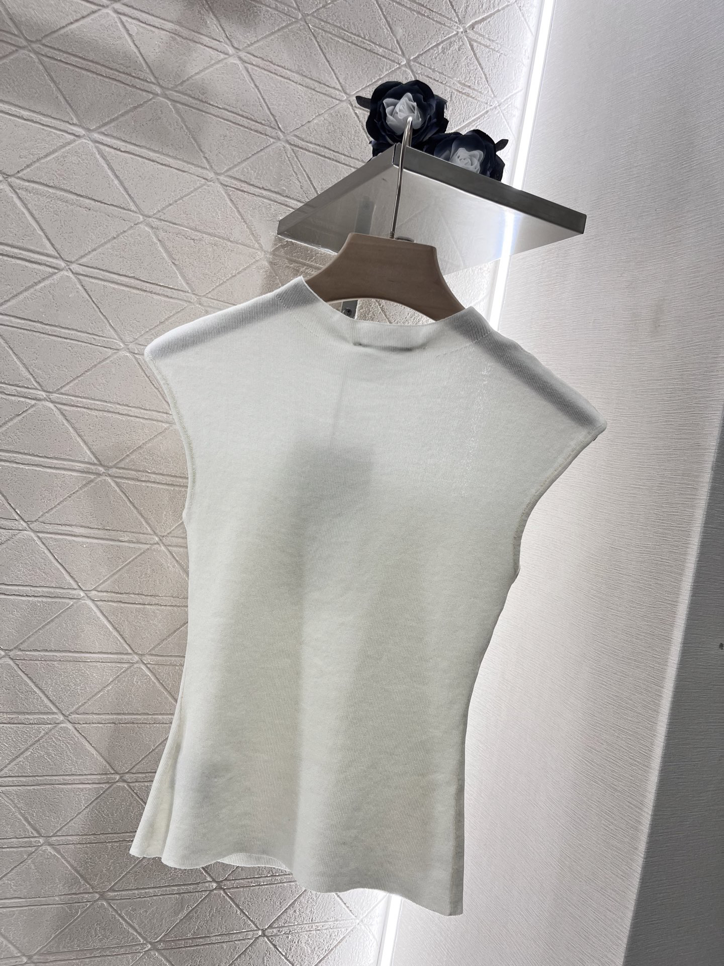 CHNEL25SS Crew Neck Sheer Knit Vest