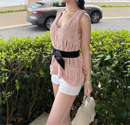 CHANE25SS V-neck cut-out knit vest