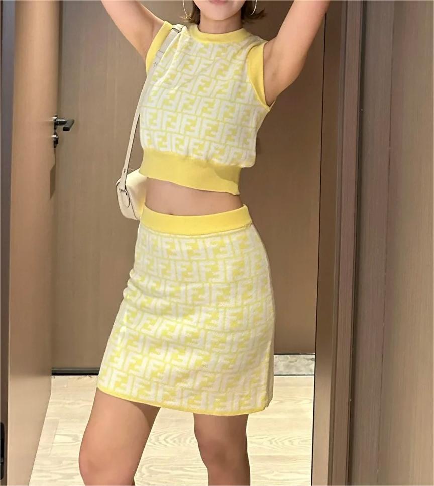 FEND25SS Spring/Summer Colour Blocking Set