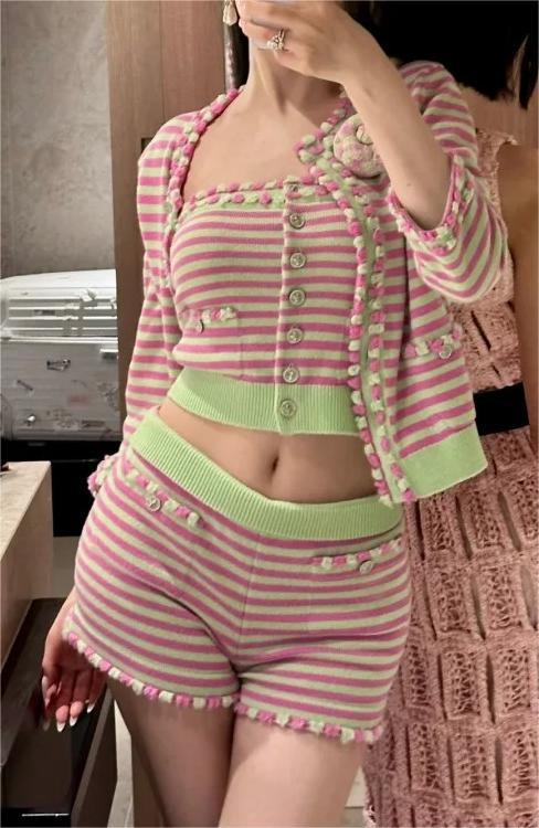 CHANE25SS pearl chain cashmere shorts