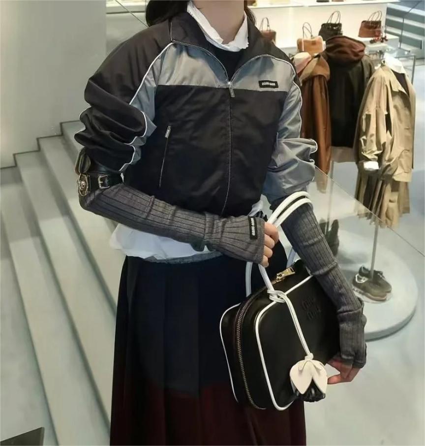 MIU25SS monogrammed appliquéd stand-up collar colorblocked short jacket