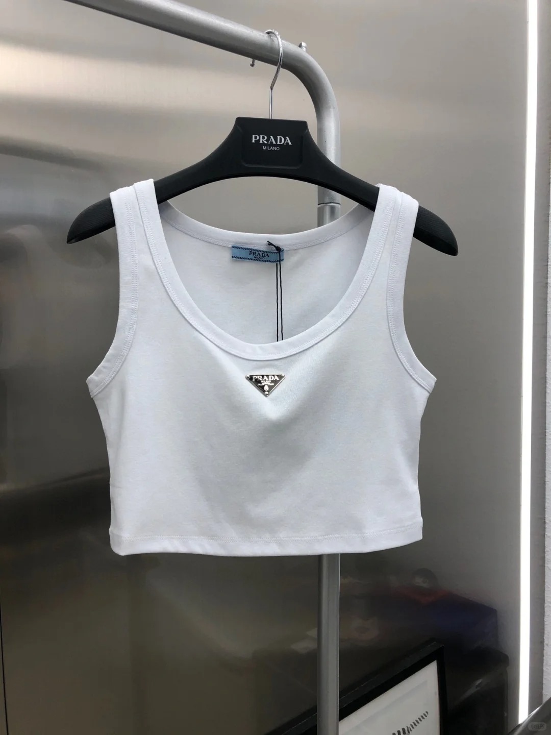 PRAD Triangle Label Crew Neck Peplum Vest