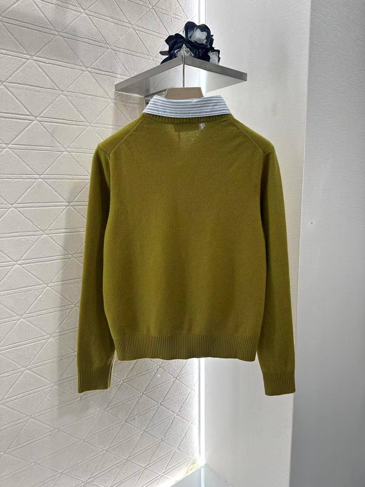 MM 2025SS Color blocking fake 2-piece knitted cardigan