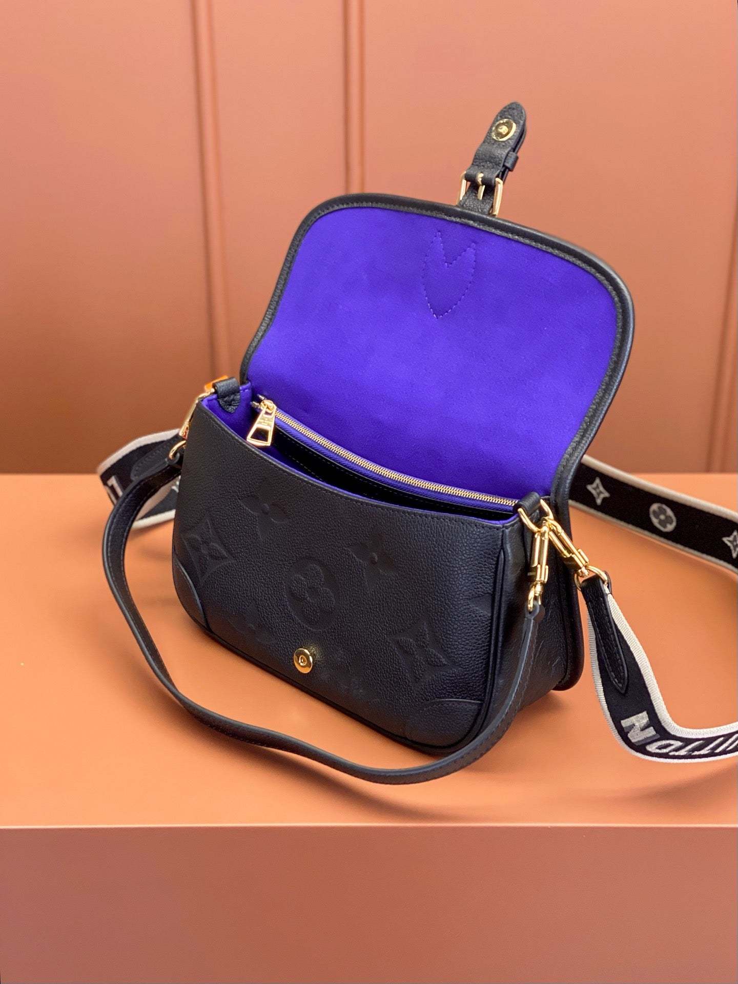 Diane Monogram Empreinte Leather