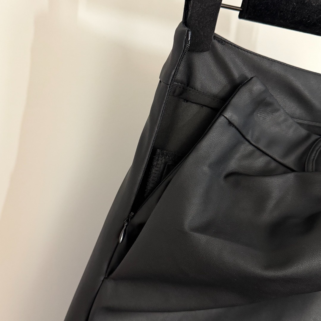 LEW 2025SS Pleated leather pants